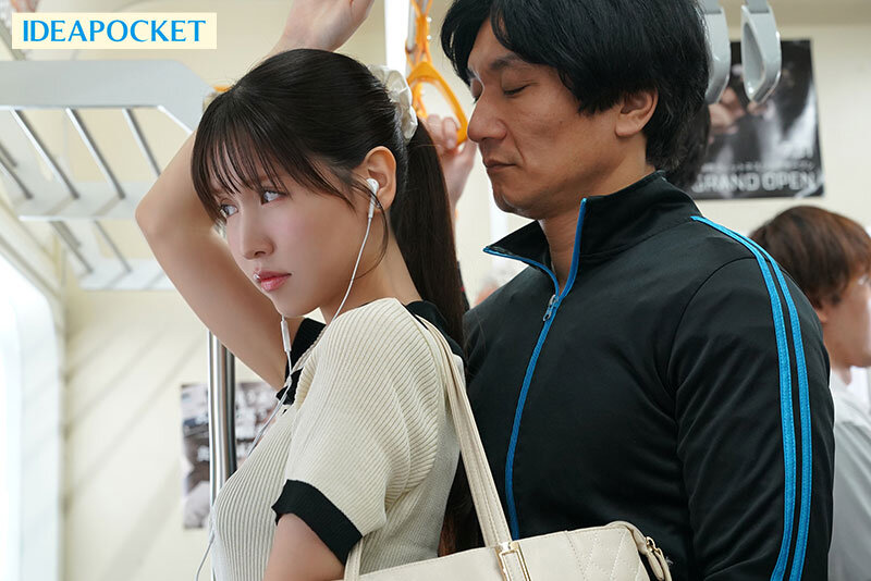 Đụ tập thể em nữ sinh viên lồn múp trên tàu điện Momo Sakura